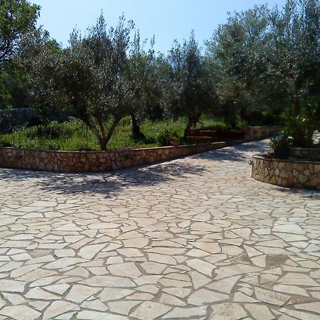 קרבומילוס Villa Eleftheria מראה חיצוני תמונה