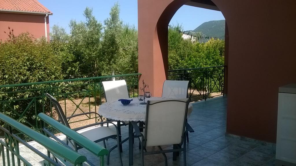 קרבומילוס Villa Eleftheria מראה חיצוני תמונה