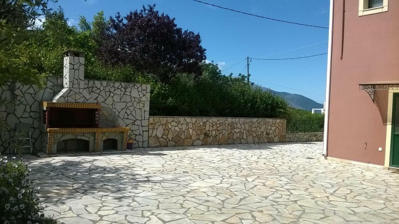 קרבומילוס Villa Eleftheria מראה חיצוני תמונה